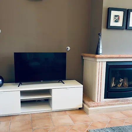 Casa Hermano Bright And Sunny With Sea Views بيت للعطل